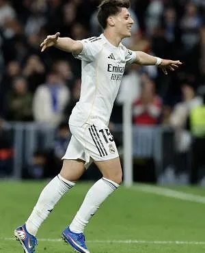 Uitzonderlijke lob van Arda Güler steelt de show in ruime zege Real Madrid! (video)