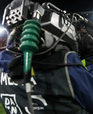 DAZN pakt uit met gratis multiplex voor slotspektakel van de reguliere competitie!