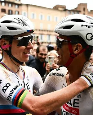 Een ware armada: het indrukwekkende team dat Pogacar zal begeleiden tijdens Milaan-Sanremo!