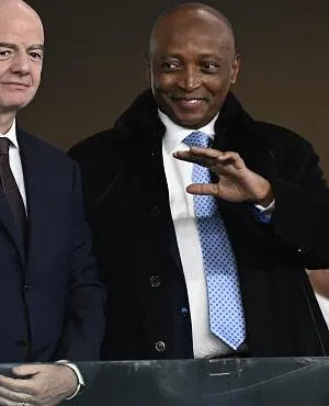 CAF-voorzitter verdedigt zich tegen beschuldigingen van corruptie: «Probleem uit verleden»