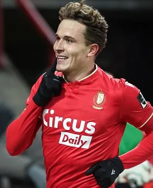 Dennis Eckert Ayensa, aanvaller van Standard, voor het eerst opgeroepen voor Iran