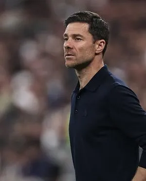 Xabi Alonso zou deze zomer klaarstaan om Arne Slot op te volgen bij Liverpool!