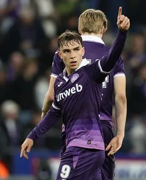 Een lob vanop de middenstip: Cvetkovic schittert bij de Servische U19