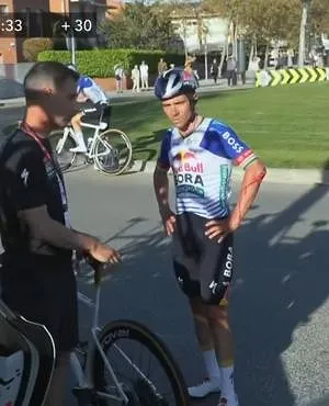 De sportdirecteur van Remco Evenepoel ongerust: « Het is niet onmogelijk dat hij moet opgeven »