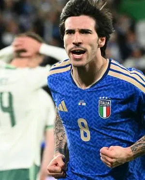 Italië houdt WK-hoop levend na zege tegen Noord-Ierland (2-0)