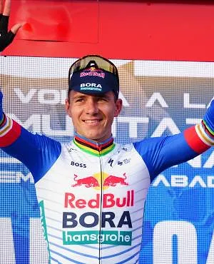 “Ik heb goed geslapen en niets gevoeld”: Remco Evenepoel positief voor de 5e etappe van de Ronde van Catalonië!