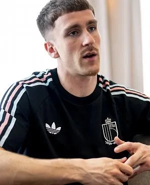 Alexis Saelemaekers droomt van het WK: “Basisspeler zijn bij een topclub garandeert niets”