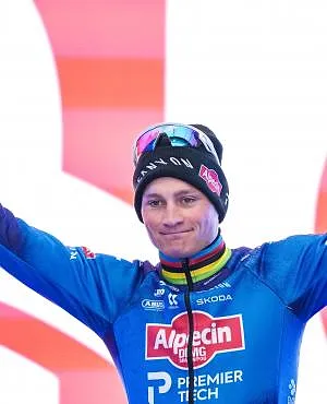 Van der Poel bijna gegrepen in de slotkilometer: “Ik had de benen niet meer om te sprinten”