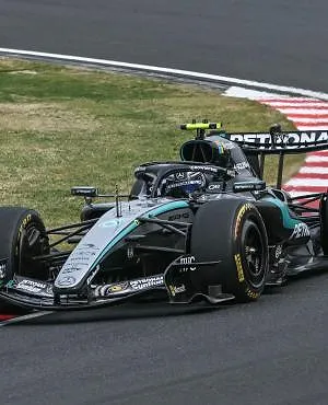 F1: Kimi Antonelli rijdt naar tweede opeenvolgende zege in GP van Suzuka