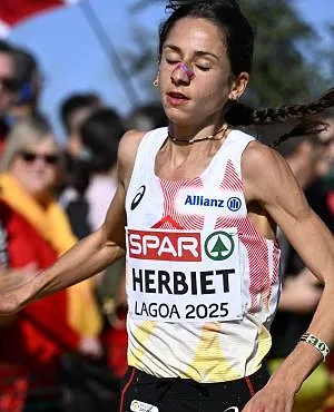 Na haar record op de marathon breekt Chloé Herbiet nu ook het Belgisch record op de halve marathon!