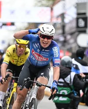 In Flanders Fields : Jasper Philipsen sprint naar de overwinning!