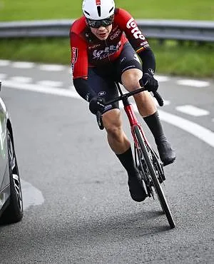 Nieuwe tegenslag voor Arnaud De Lie : gelost op 90 km van de finish, geeft op in Dwars door Vlaanderen