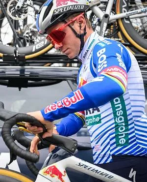 “Ik zou van Remco een medekopman maken”: Bruyneel vindt niet dat Evenepoel de enige troef van Red Bull mag zijn