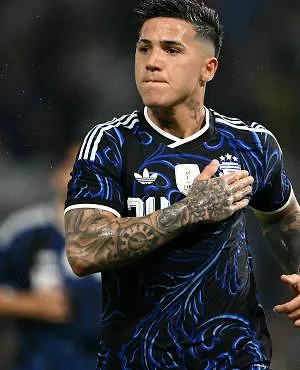 “Er is een grens overschreden”: Chelsea sluit Enzo Fernandez voor twee wedstrijden uit de selectie!