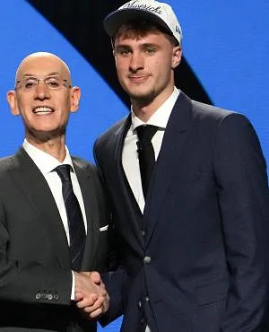 51 punten op 19-jarige leeftijd : Cooper Flagg wordt jongste speler ooit met meer dan 50 punten in de NBA - TIMOTHY A. CLARY / AFP