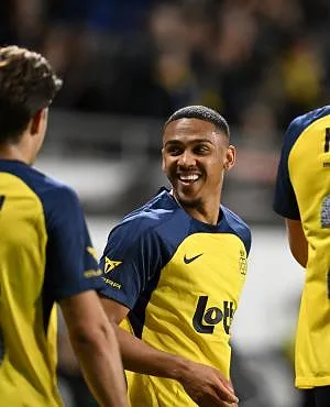 Union begint sterk tegen Sint-Truiden (1-0) en zet meteen druk op Club Brugge