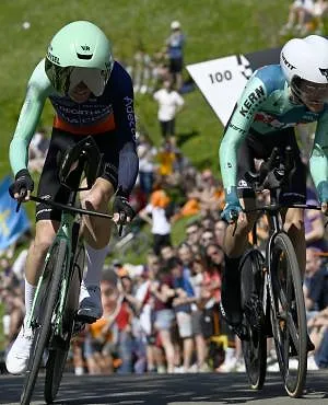 Ronde van het Baskenland: Paul Seixas eerste leider na overtuigende zege in tijdrit in Bilbao