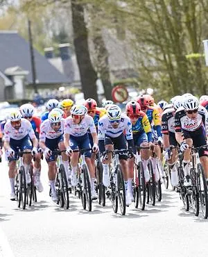 “Onacceptabel”: parket heeft alle renners geïdentificeerd die door rood reden in de Ronde van Vlaanderen