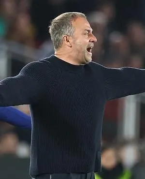 Barça werd volgens coach Flick bestolen door spelleiding: «Moest penalty en rood zijn»