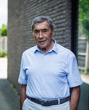 “De pijnen waren ondraaglijk”: Eddy Merckx opgenomen in het ziekenhuis voor een heupinfectie!