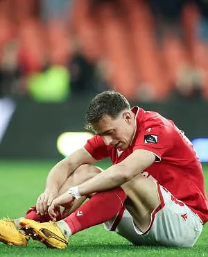 “Deze wedstrijd moeten we 9 van de 10 keer winnen”: Casper Nielsen moedeloos na nederlaag