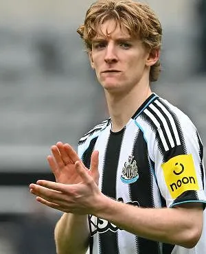 Bayern München zou interesse hebben in Anthony Gordon!