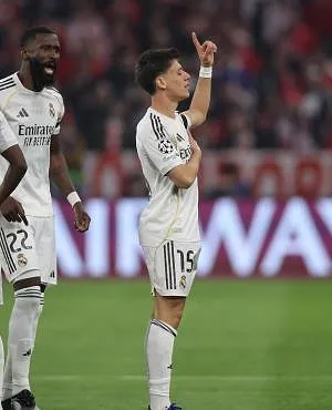 Neuer en Lunin, beide keepers maken blunders in de eerste 5 minuten van Bayern-Real