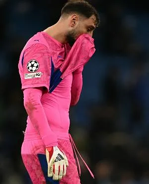 Ongelooflijk: enorme blunder van Gianluigi Donnarumma brengt Arsenal weer in de match