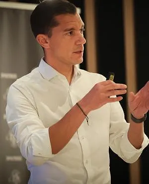 “Ik zie geen overtreding”: Jonathan Lardot blikt terug op de wedstrijd tussen Standard en Charleroi