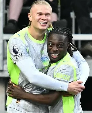 Manchester City pakt de leiding in de Premier League en veroordeelt Burnley officieel tot degradatie