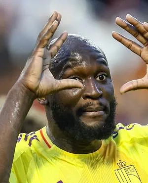 Romelu Lukaku trefzeker tijdens oefenwedstrijd tegen SL16