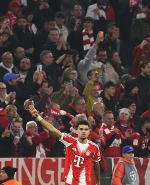 Bayern München krijgt boete van UEFA maar kan tegen PSG voor vol stadion spelen