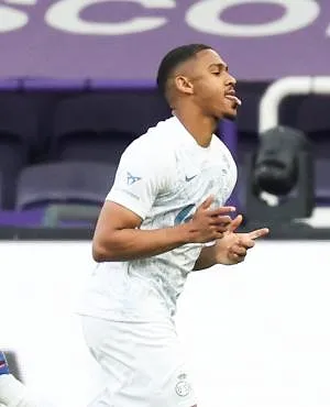 Union wint de Brusselse derby (1-3) en neemt opnieuw de koppositie over!