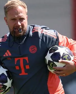 Champions League: wie is Aaron Danks, de man die Vincent Kompany vervangt voor de heenwedstrijd tegen PSG?