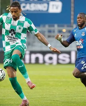La Louvière lijdt vijfde nederlaag op rij tegen Dender (2-1)