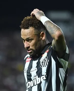 « Ik ben een beetje te ver gegaan » : Neymar excuseert zich voor klap aan Robinho Junior