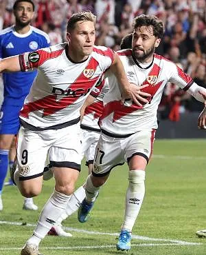 Spelers van Rayo Vallecano midden in de nacht gewekt door vuurwerk in Straatsburg