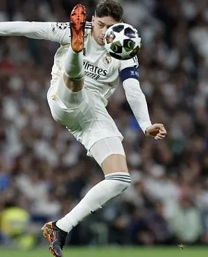 Totale chaos bij Real Madrid: Tchouaméni slaat Valverde naar het ziekenhuis na nieuwe vechtpartij
