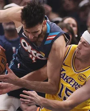 OKC en Ajay Mitchell slaan kloof tegen de Lakers, Detroit doet hetzelfde tegen Cleveland