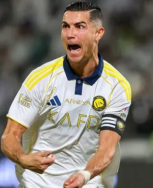 Cristiano Ronaldo bereikt de kaap van 100 goals in Saudi-Arabië, de 1000ste komt in zichtv