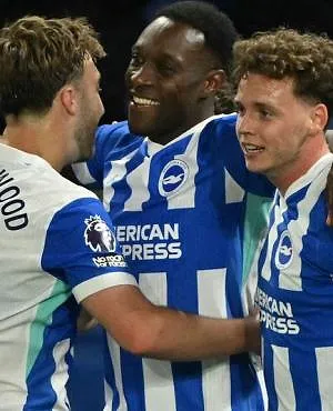 Maxim De Cuyper tweemaal beslissend en helpt Brighton & Hove Albion FC blijven dromen van Europa!
