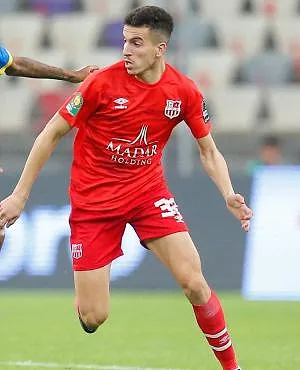 Standard toont interesse in 24-jarige Algerijnse middenvelder die vorige zomer nog op de radar van Charleroi stond