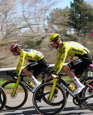 Giro : Wilco Kelderman (Visma-Lease a Bike) start na val niet meer aan vierde rit