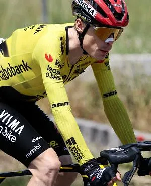 Giro: Jonas Vingegaard wint solo op de top van de Blockhaus
