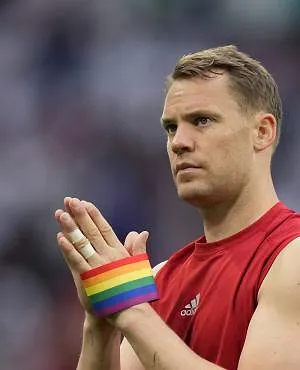 Hij is eeuwig! Manuel Neuer verlengt met één jaar bij Bayern München