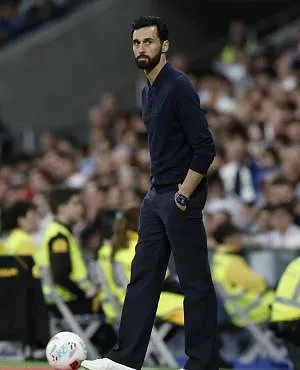 « Ik zou het niet begrijpen als Kylian niet wilde spelen » : Arbeloa verdedigt Mbappé ondanks zijn kritiek