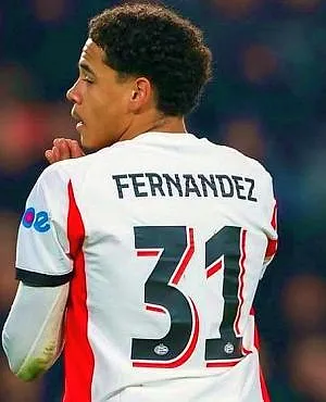 Noah Fernandez heeft zijn doelpuntenrekening geopend bij PSV Eindhoven!