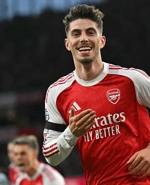 Arsenal wint van Burnley (1-0) en blijft koploper in de Premier League!