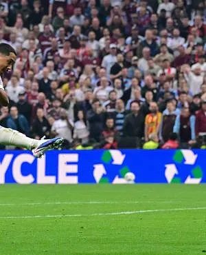 Aston Villa FC wint de Europa League na een comfortabele zege tegen SC Freiburg (3-0), Youri Tielemans opende de score