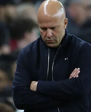 Arne Slot out ? Liverpool denkt eraan hem te vervangen door een andere Premier League-coach !